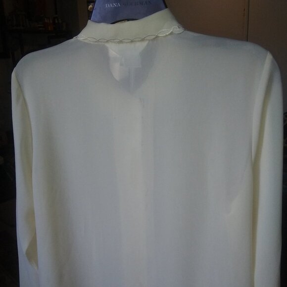 Susan Hutton Cream long sleeve button down blouse - Picture 2 of 4